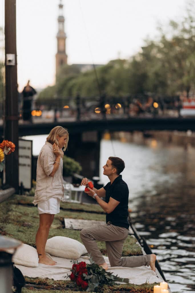 marriage proposal amsterdam houseboat