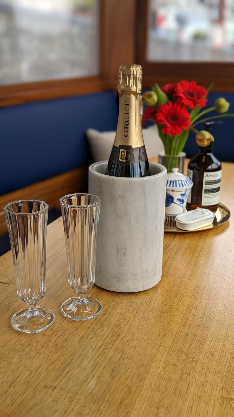 Champagne Canal Cruise Amsterdam. Veuve Clicquot & Moët!