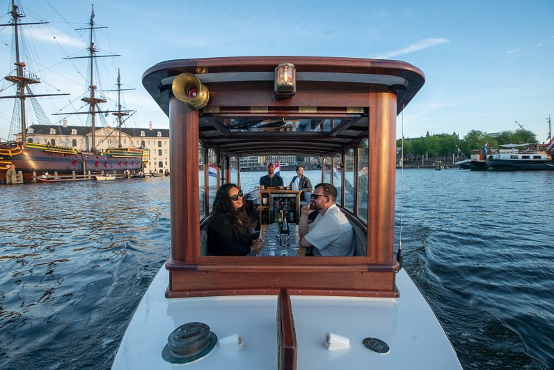 breakfast boat tour amsterdam champagne