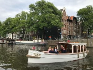 private canal cruise in Amsterdam - Tzar