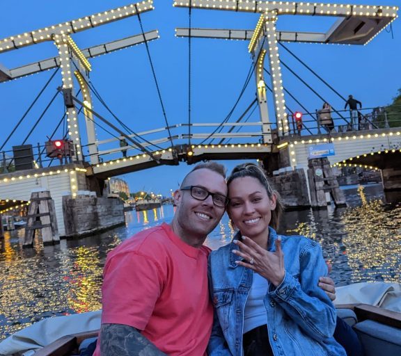 Become engaged on a romantic private boat in Amsterdam!
