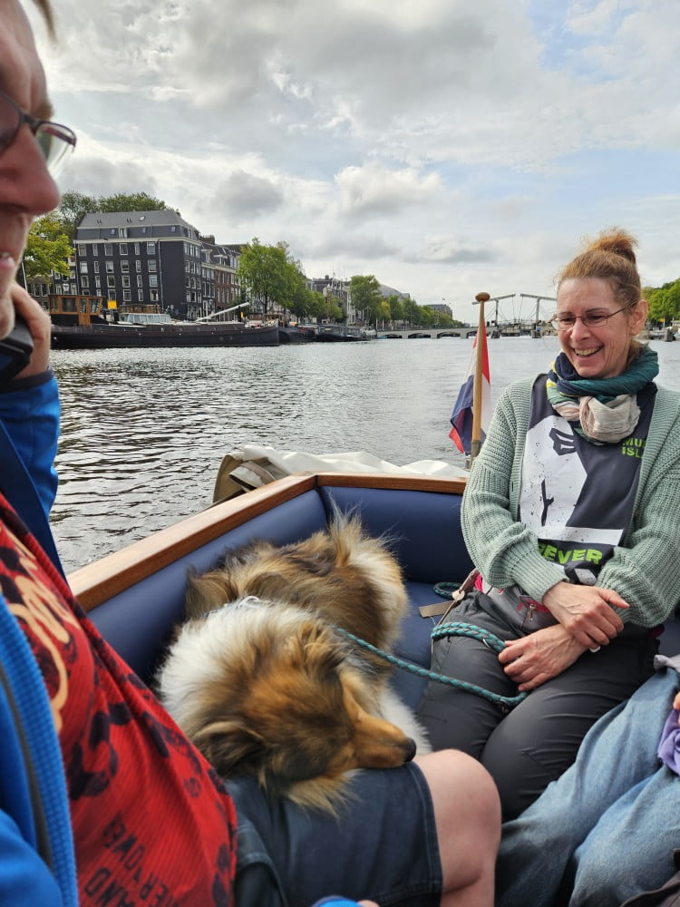 dog friendly boat tour amsterdam