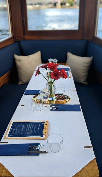 private luxury breakfast cruise amsterdam