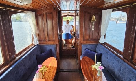 ritz saloonboat amsterdam indoor