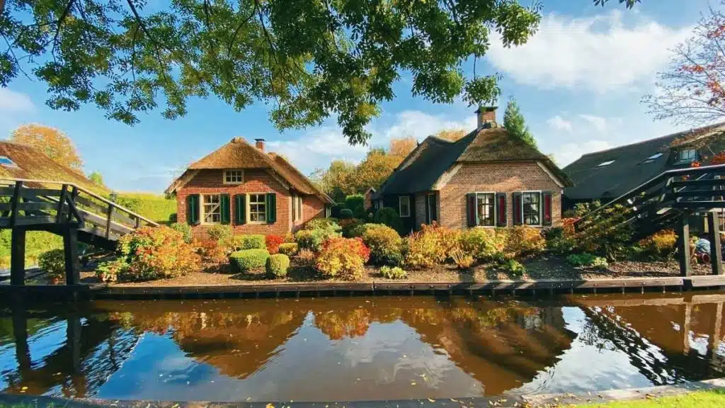 dutch village of giethoorn
