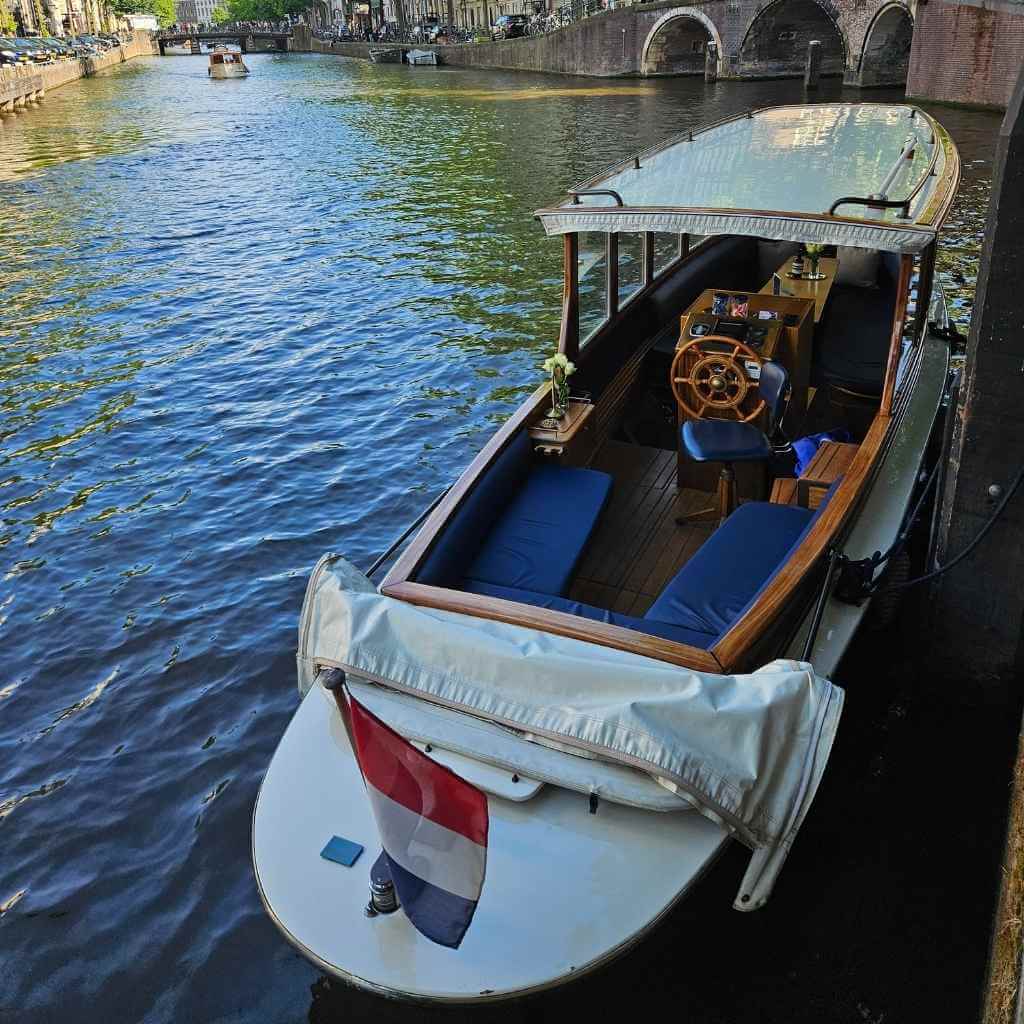 Undine boat Amsterdam tours