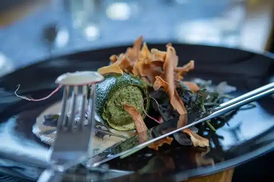 cibo delizioso durante un giro in barca ad Amsterdam