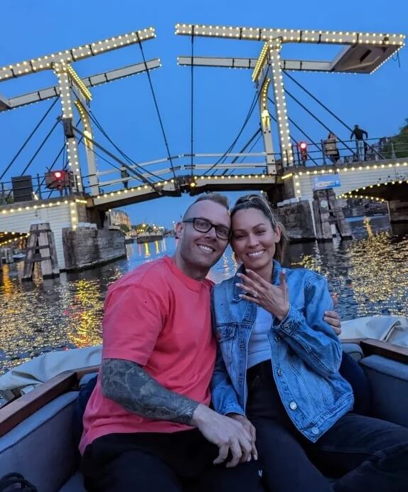 canal cruise with views of the Skinny Bridge