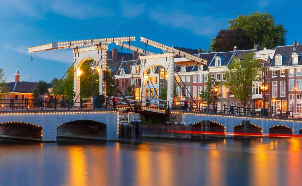 charm of the Magere Brug (Skinny Bridge)
