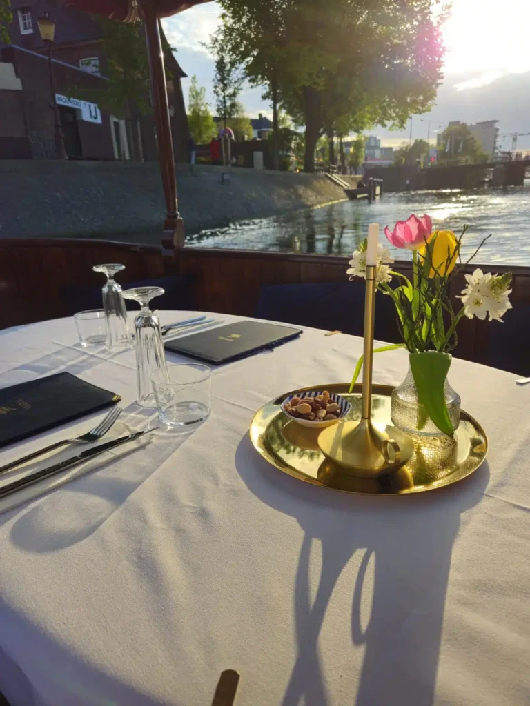 Ritz — 1915 年经典奢华游船