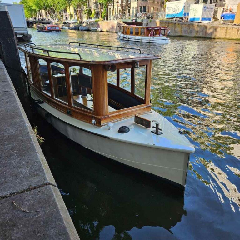 歴史的な船ウンディーネ