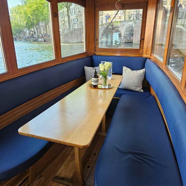 ウンディーネのテーブル