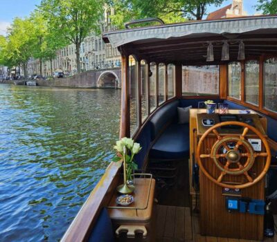 Undine — 典藏级历史运河游船