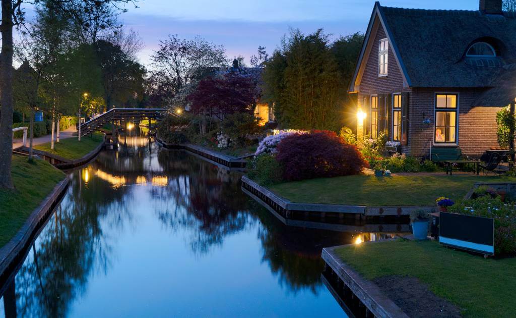 Giethoorn Tours in evening