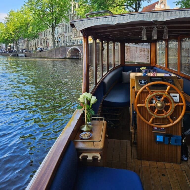 جولة بالقارب المفتوح في أوندين