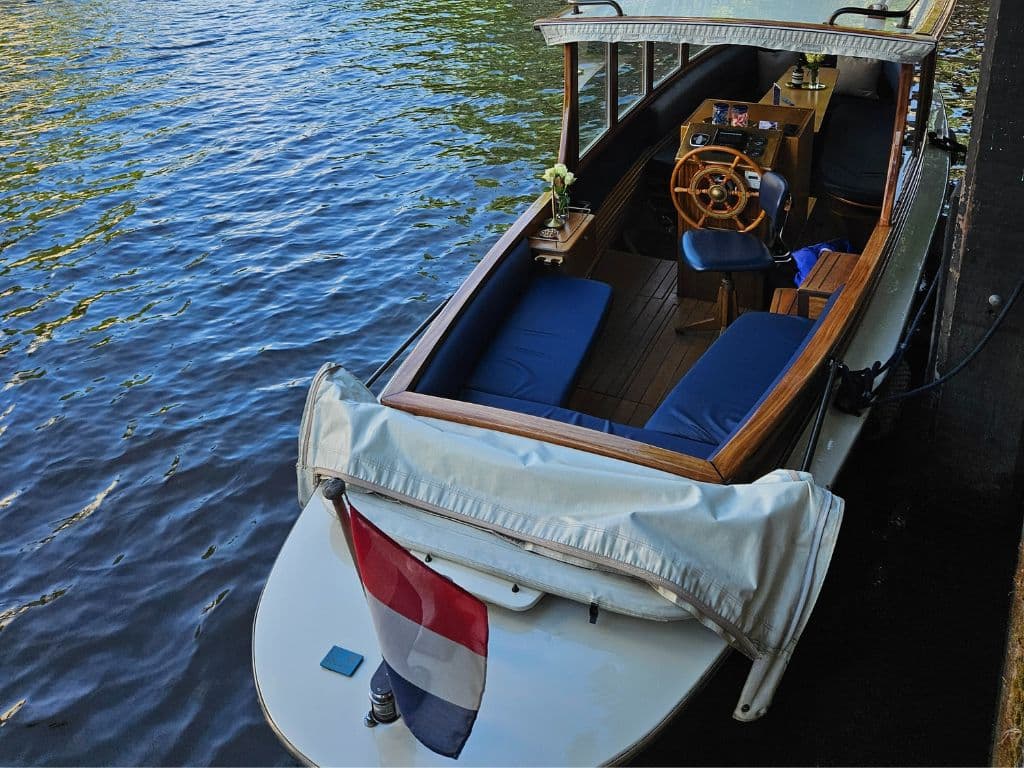 Undine - Barco histórico de lujo de los canales