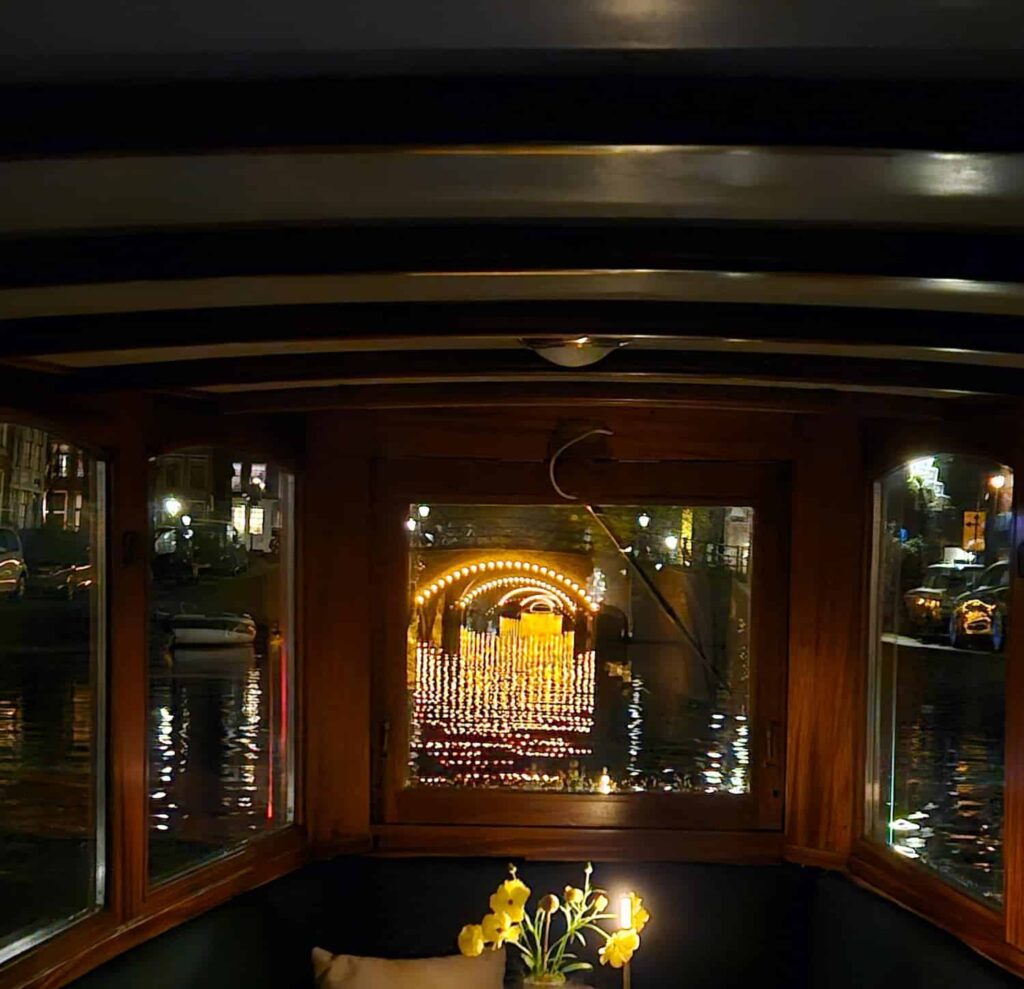 christmas canal cruise amsterdam