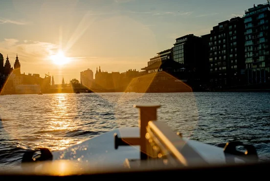 Kapalı ve ısıtmalı tekneyle Amsterdam'da kış lüks kanal turu.