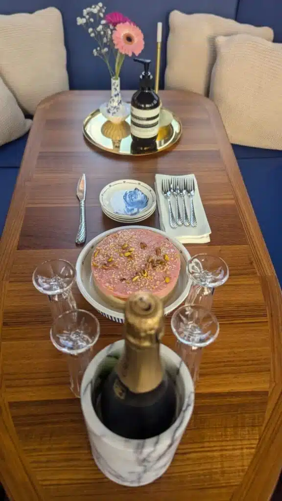 Çar iç mekan şampanya pastası