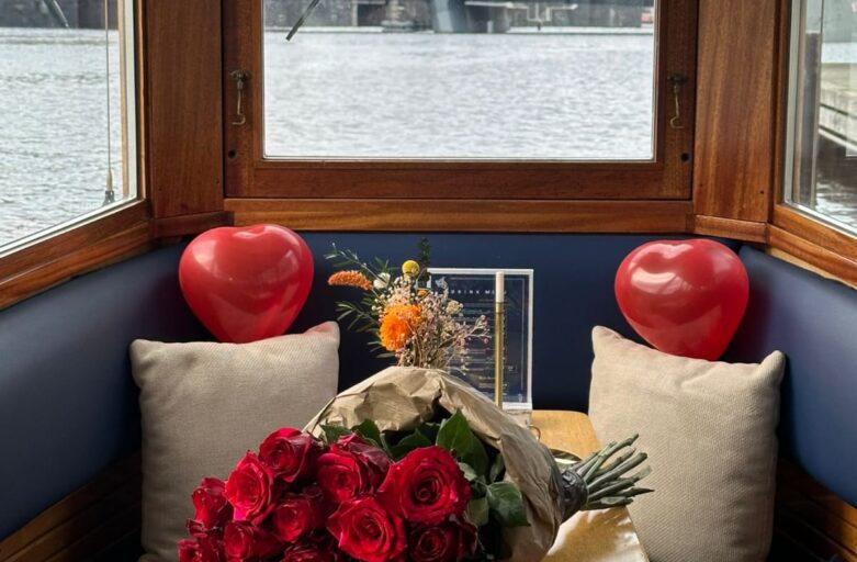 valentines day amsterdam romantic boat