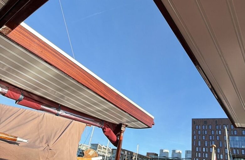 Ritz private saloon boat sliding roof open sundeck