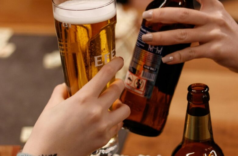 beer on boat ride amsterdam